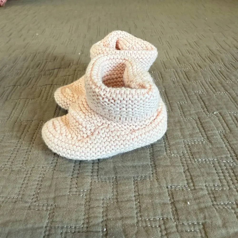 Baby Gap Pink Knit Booties Slippers 0-3 Months Baby Girl Seed Stitch
